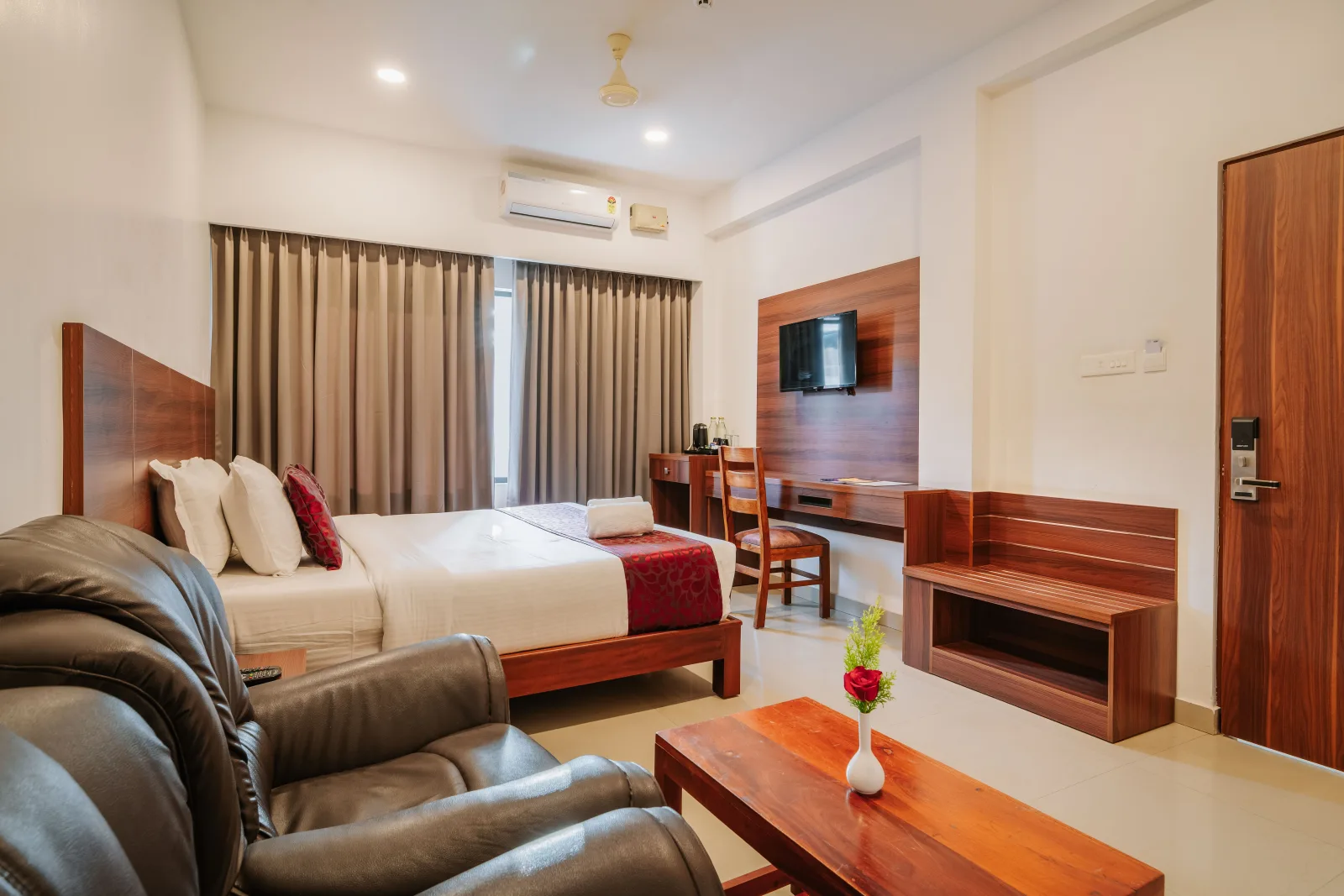 Deluxe Double Room — interior detail