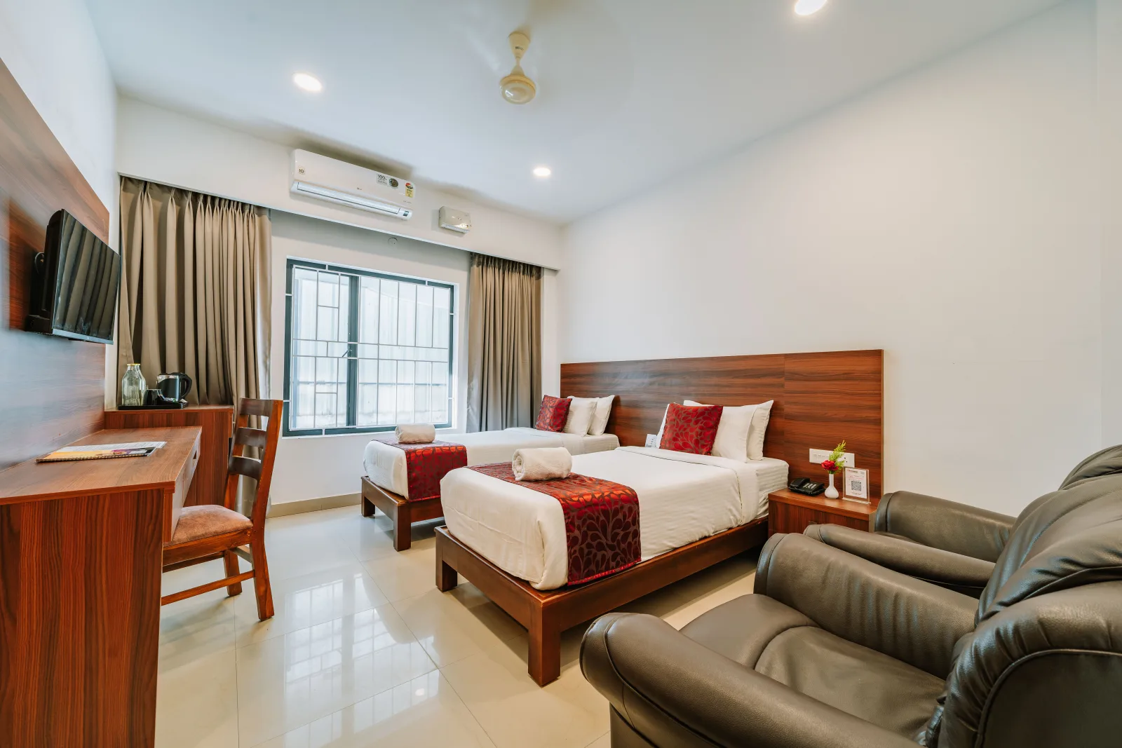 Deluxe Twin Room with two beds